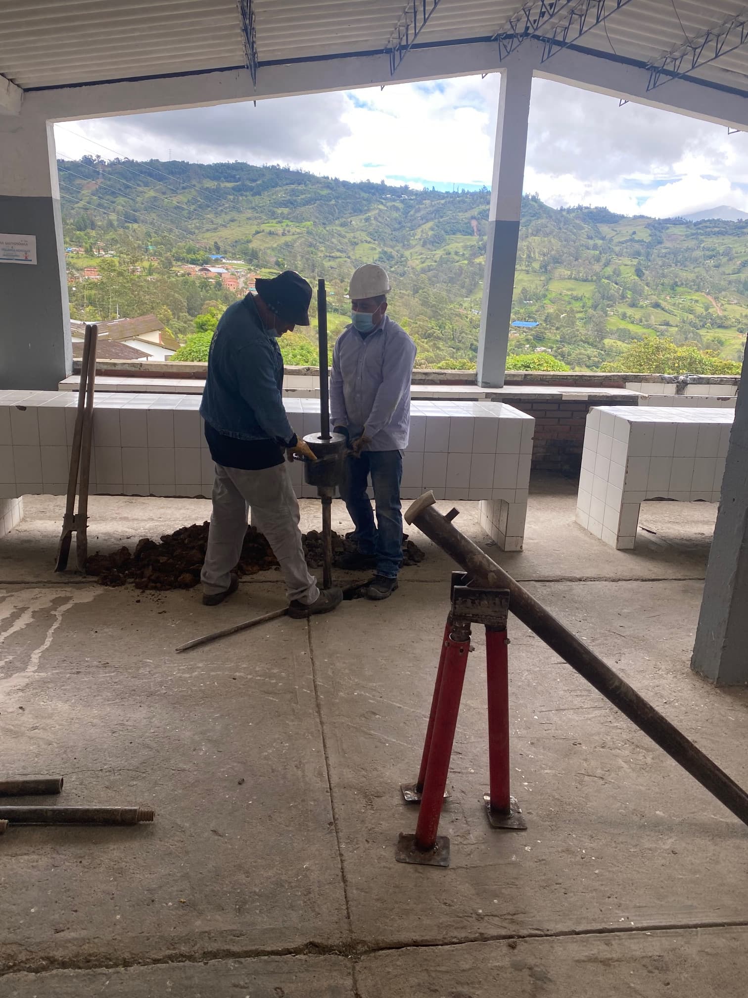Ensayo de penetración estándar (SPT) en obra de construcción