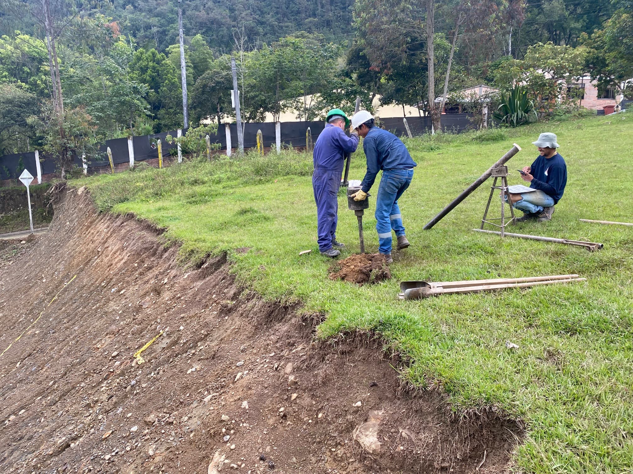 Exploración del subsuelo en talud