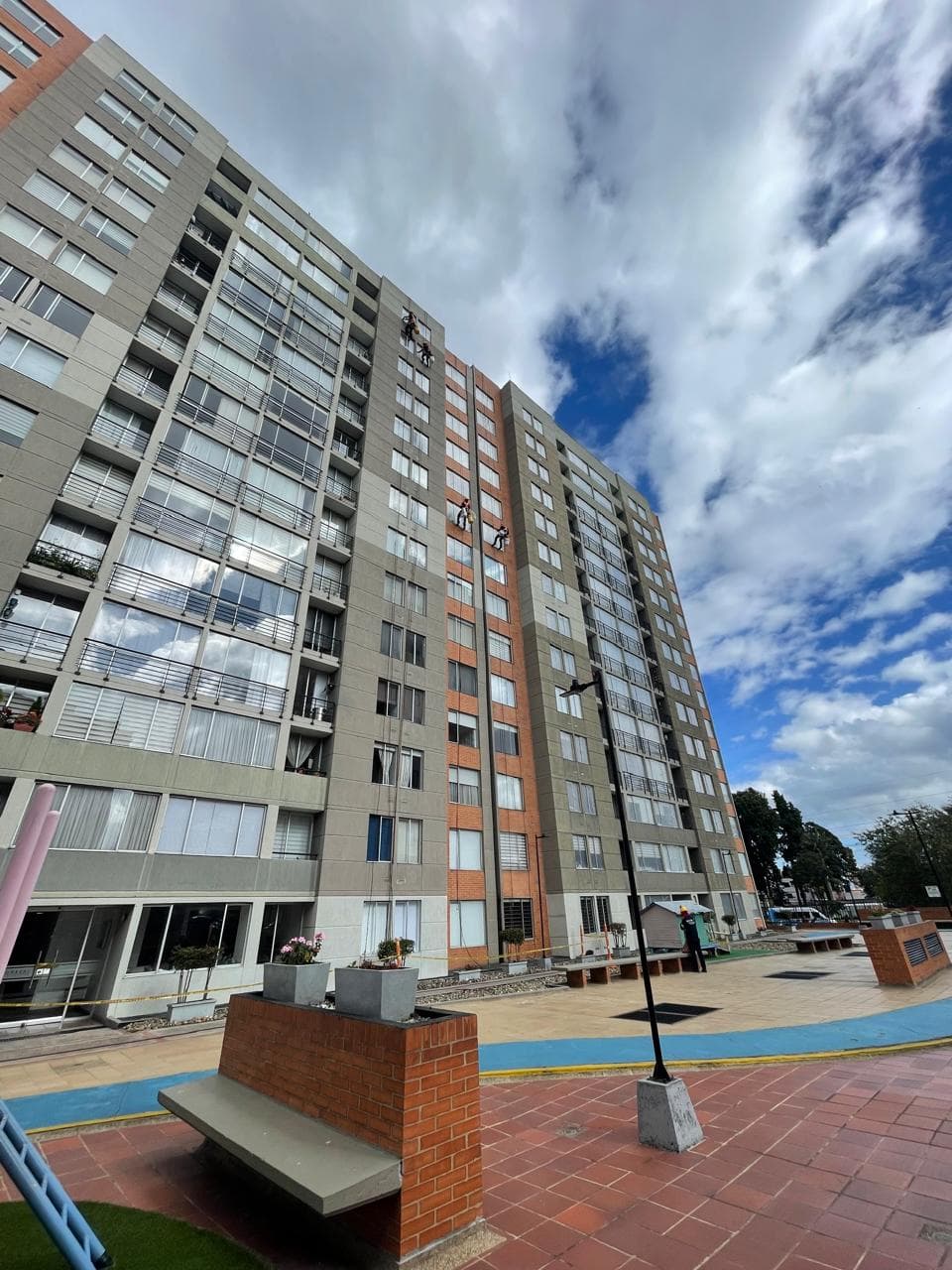 Supervisión técnica de fachada en torre residencial